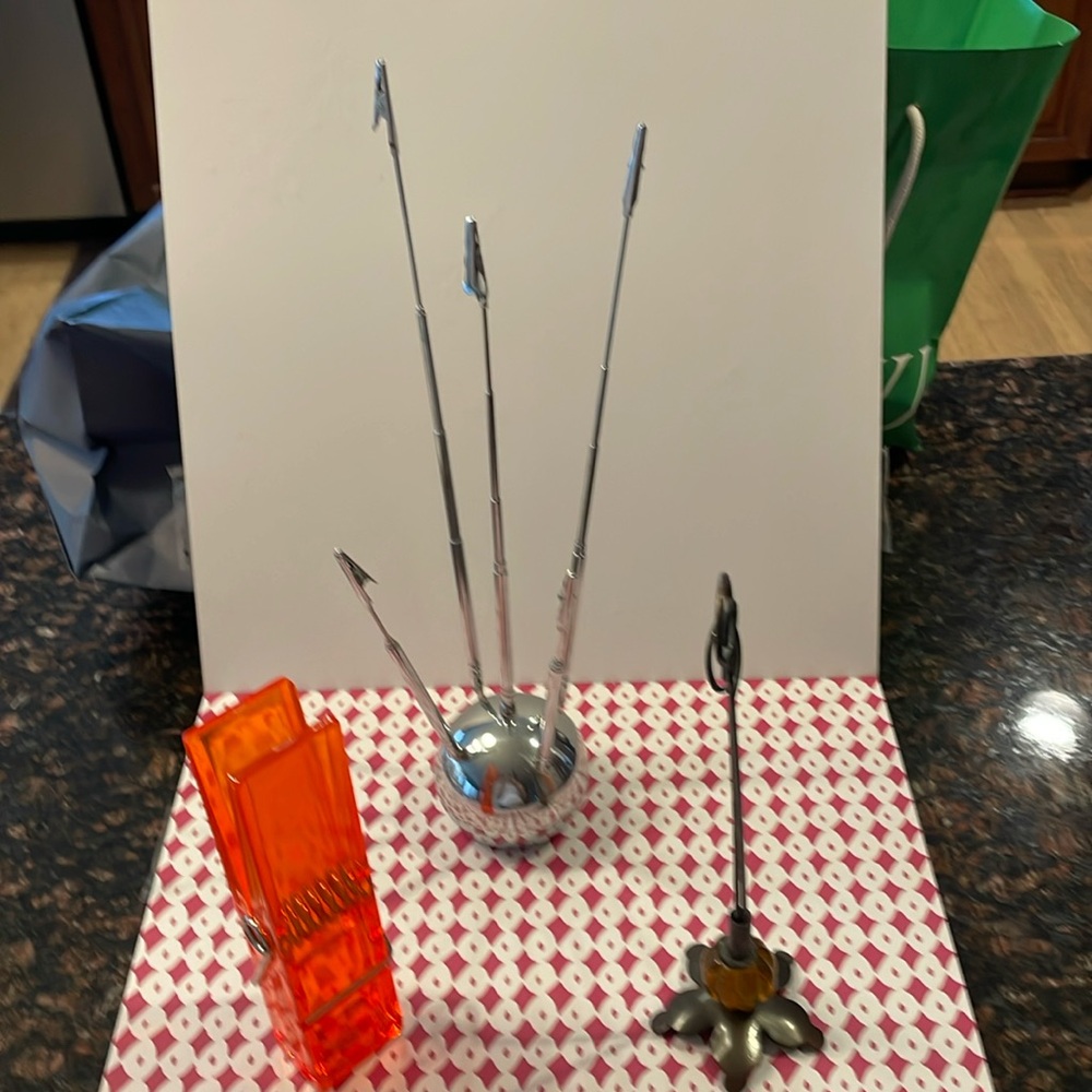 Desk accessories picture or note holders